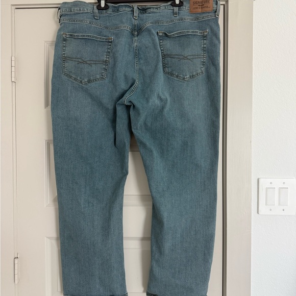 Bundle of 2 Jeans, Wrangler Men's Relaxed Fit Jeans in Dark and Light Blue - Picture 10 of 13
